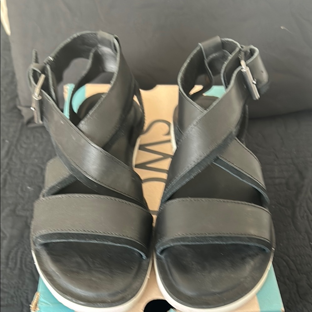 Toms Black Sandals Minimalist Design